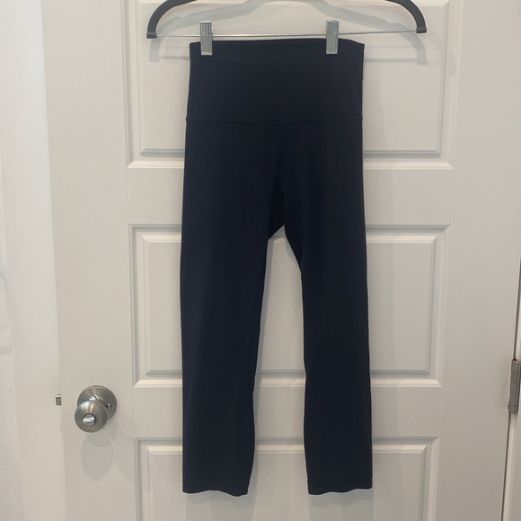 Lululemon cropped black Wunder Train leggings - Picture 3 of 5